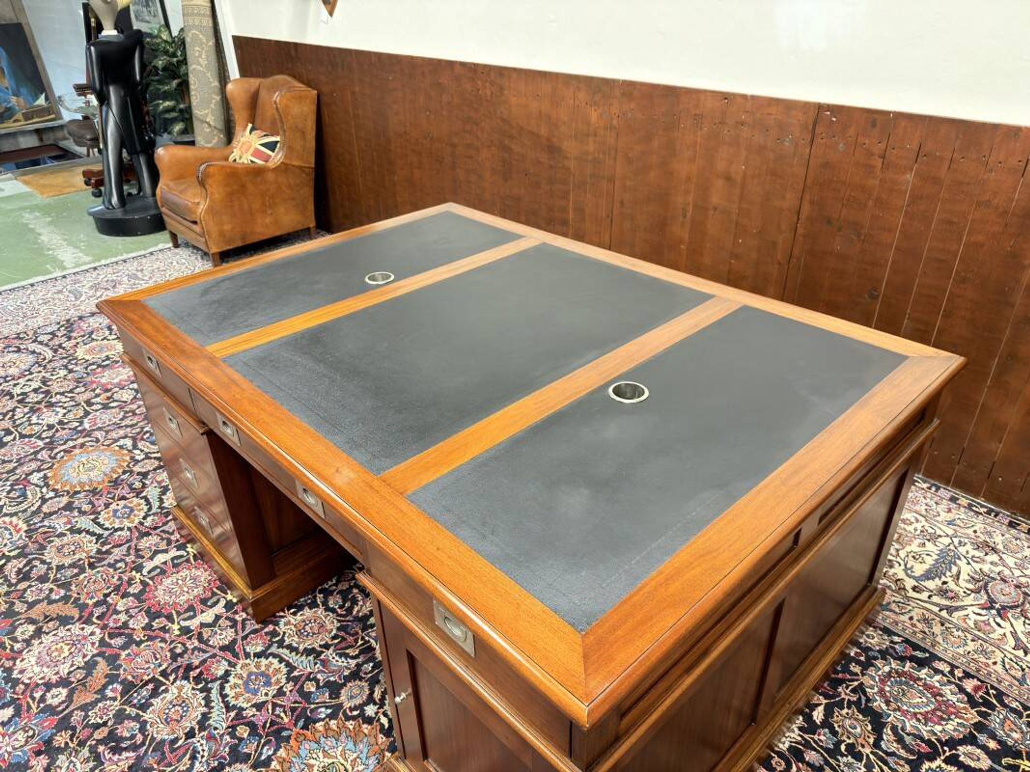 Large Classic English Chesterfield Desk Partnerdesk