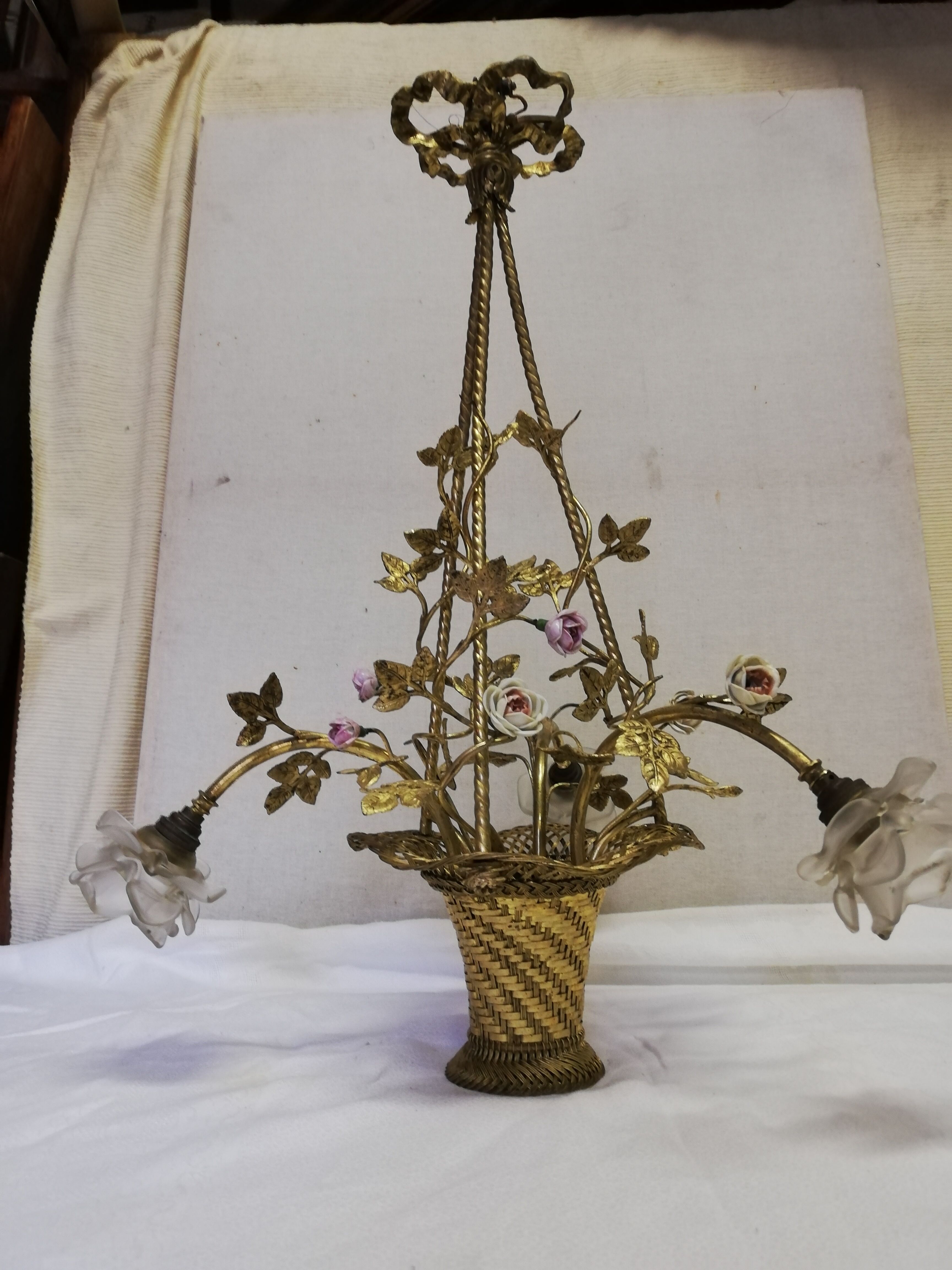 Lustre corbeille Louis XVI en bronze
