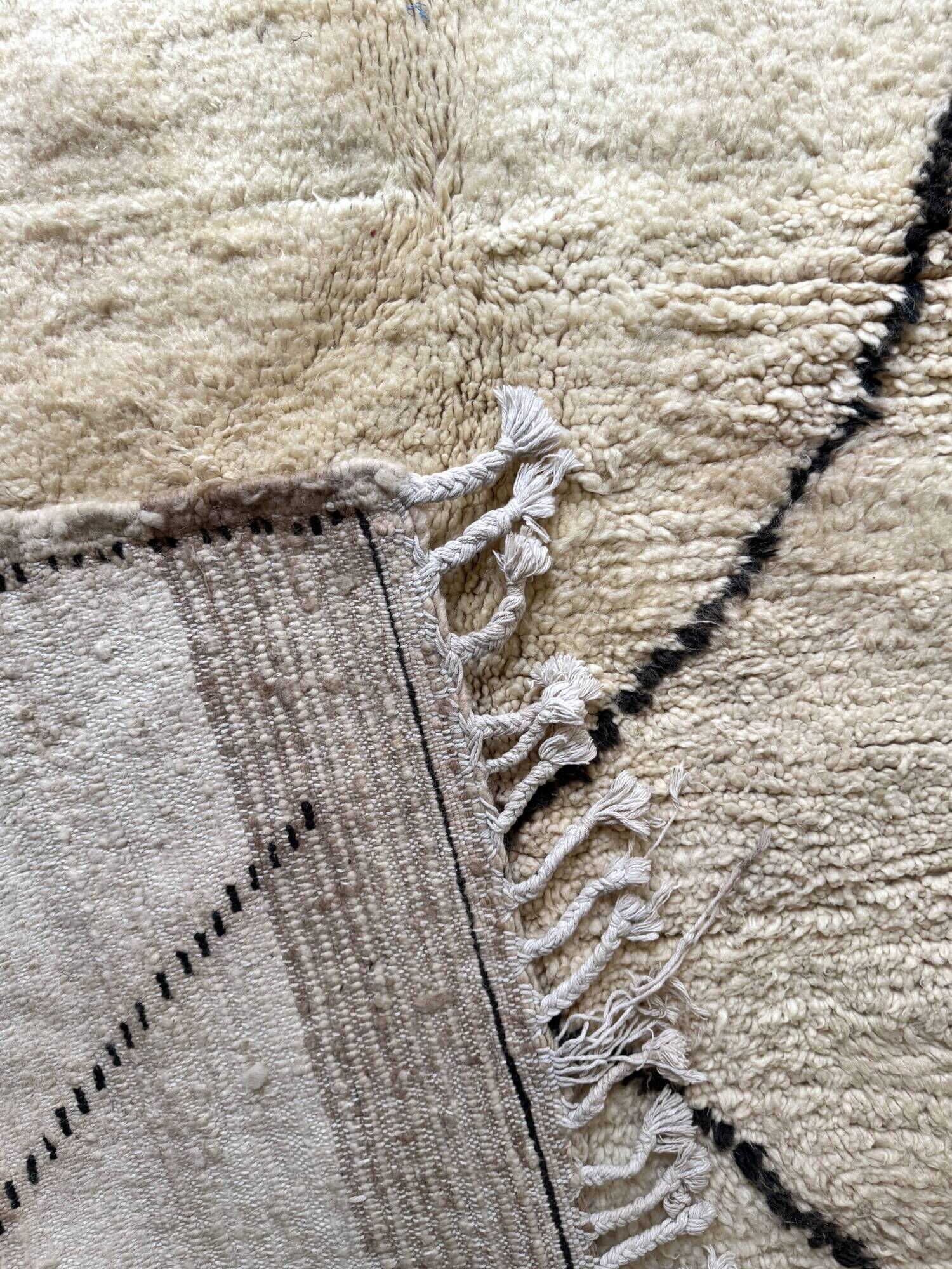 Ancient Berber rug in ecru/brown, handmade 100% virgin wool, 2m x 1.5m.