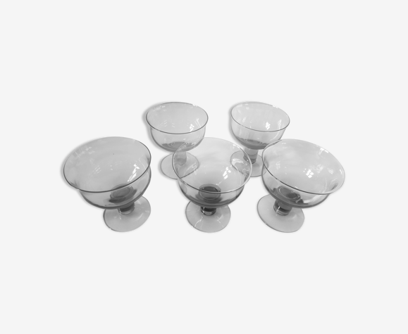 Ensemble de cinq verres à champagne antiques