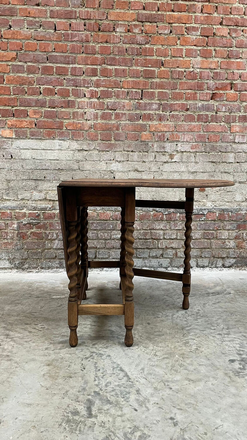 Antique Oak Oval Drop-Leaf Table with Barley Twist Legs – Gateleg Tabl