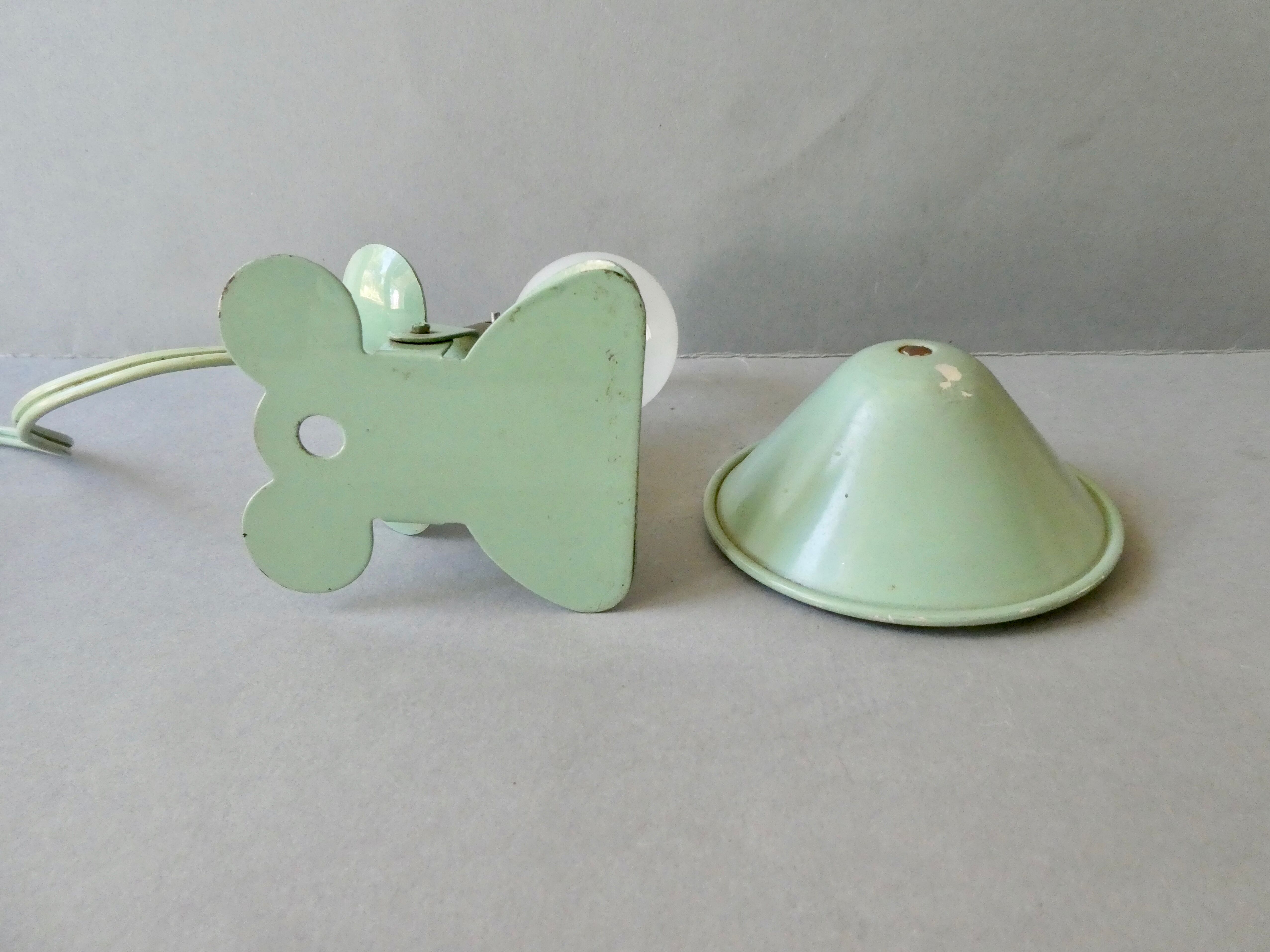 Lampe champignon, à pince, en métal vert amande, années 60