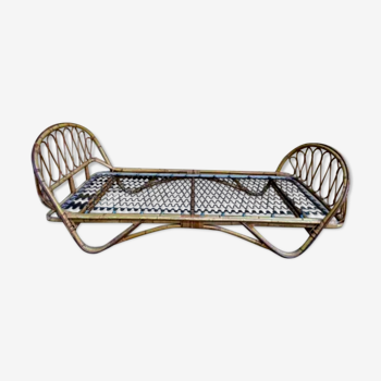 Rattan basket bed