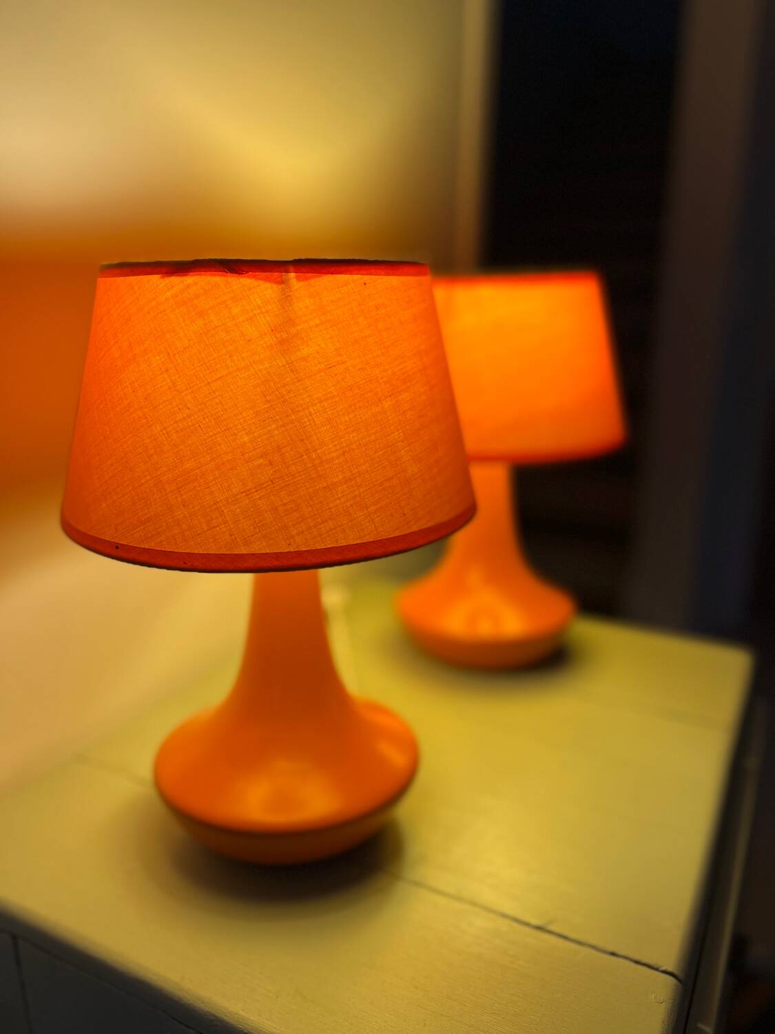 2 lampes de chevet orange, années 70