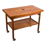 Danish extendable two-tiered teak serving trolley, 1960s, Kurt Ostervig.