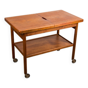 Danish extendable two-tiered teak serving trolley, 1960s, Kurt Ostervig.