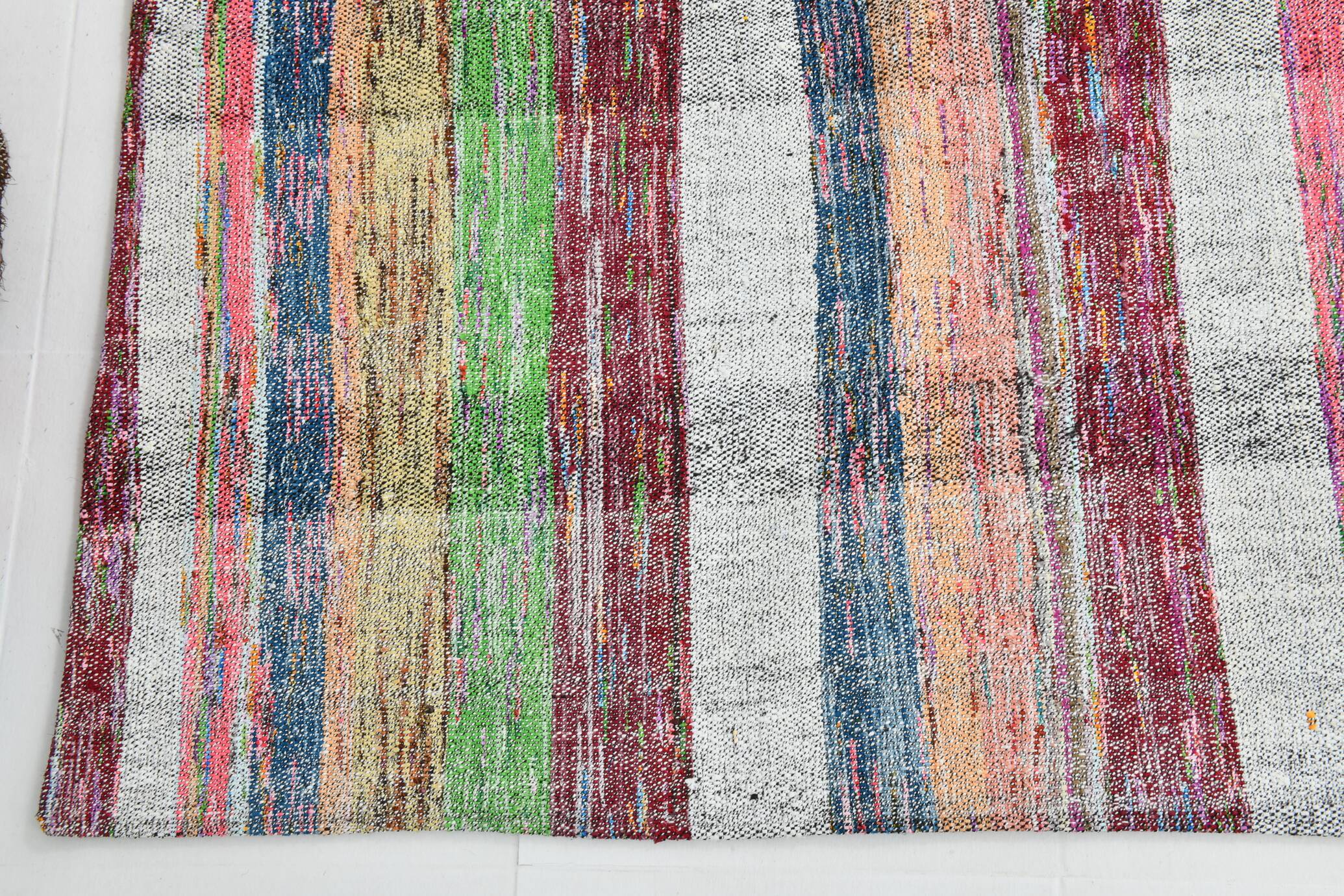 Multicolor modern rug 321x234cm