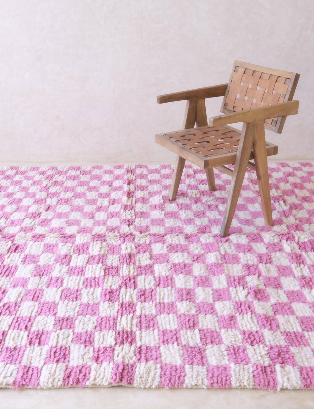 Pink checkered rug - 292 x 217 cm