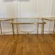 Table basse tripartite en laiton et verre
