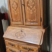 Louis XV style curved cabinet in marquetry.