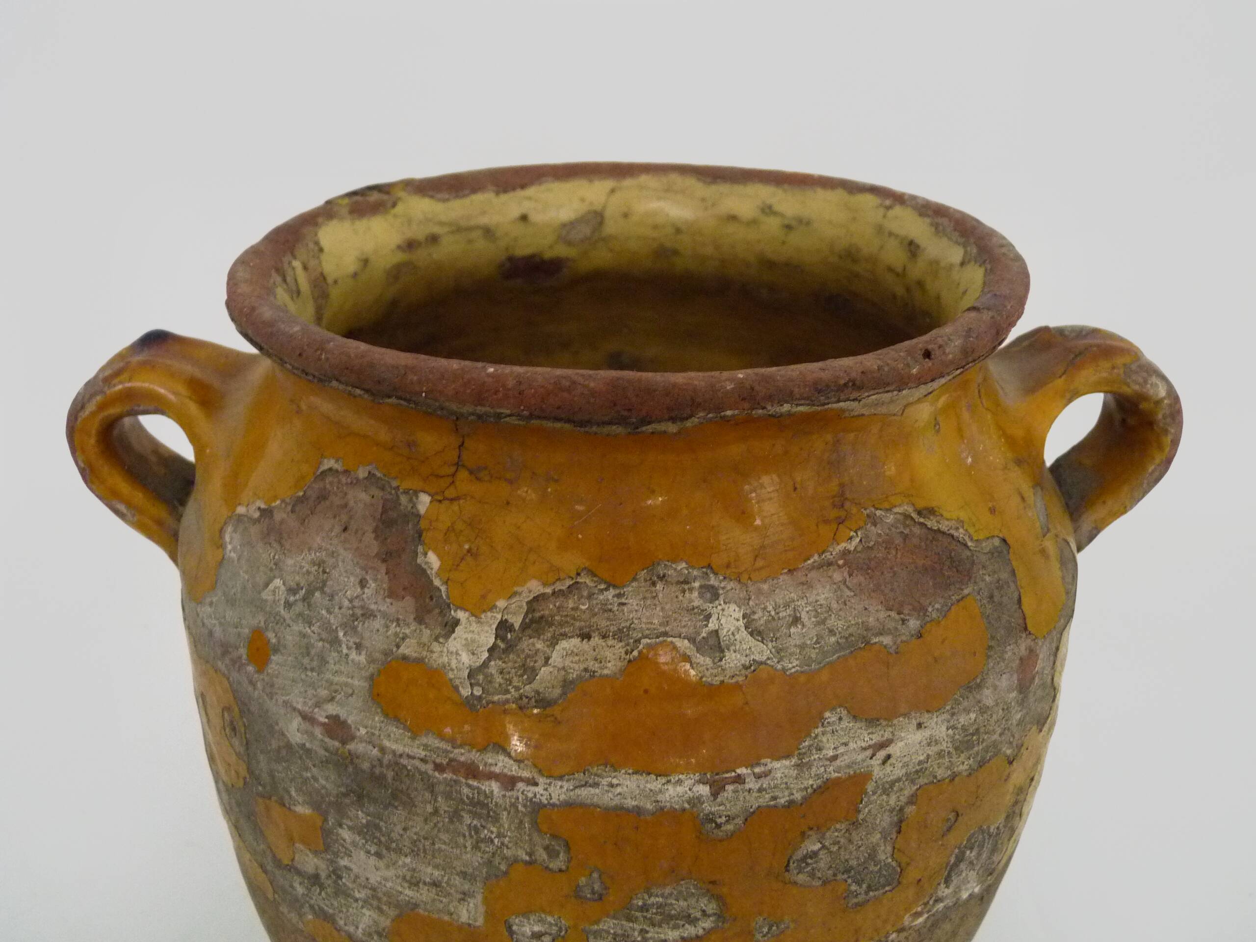 Magnificent glazed yellow confit pot, south-west of France. 19th century.