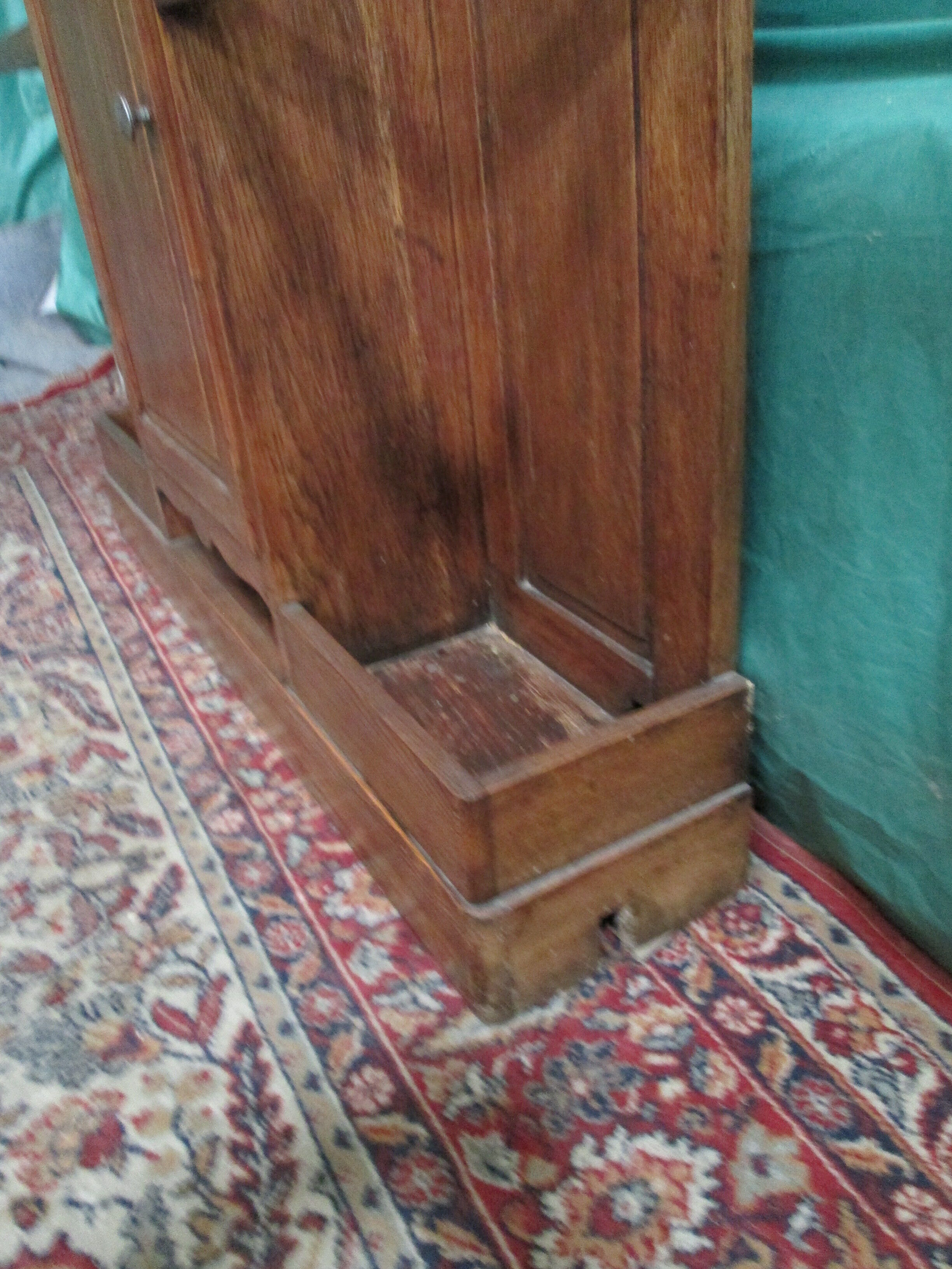 chestnut coat holder