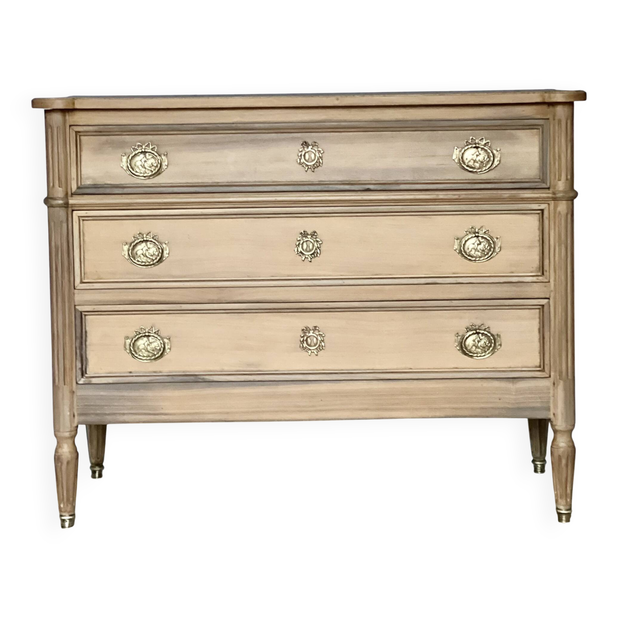 Classic chest of drawers