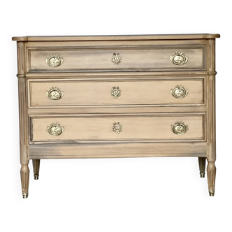 Classic chest of drawers