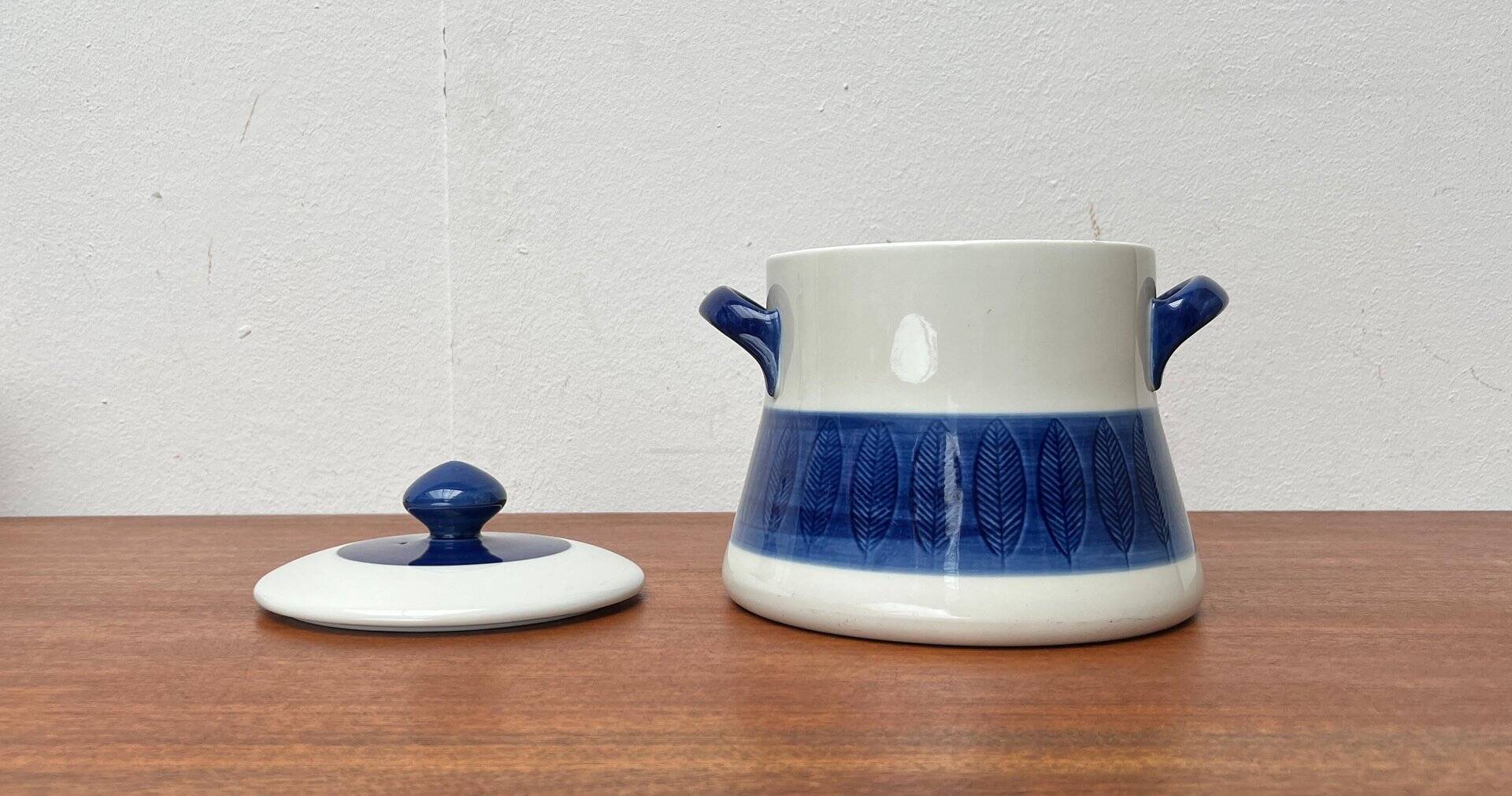 Grand Terrine Couvercle de Pot Suédois du Milieu du Siècle Koka Blue Bla par Hertha Bengtson pour Rörstrand, années 1950