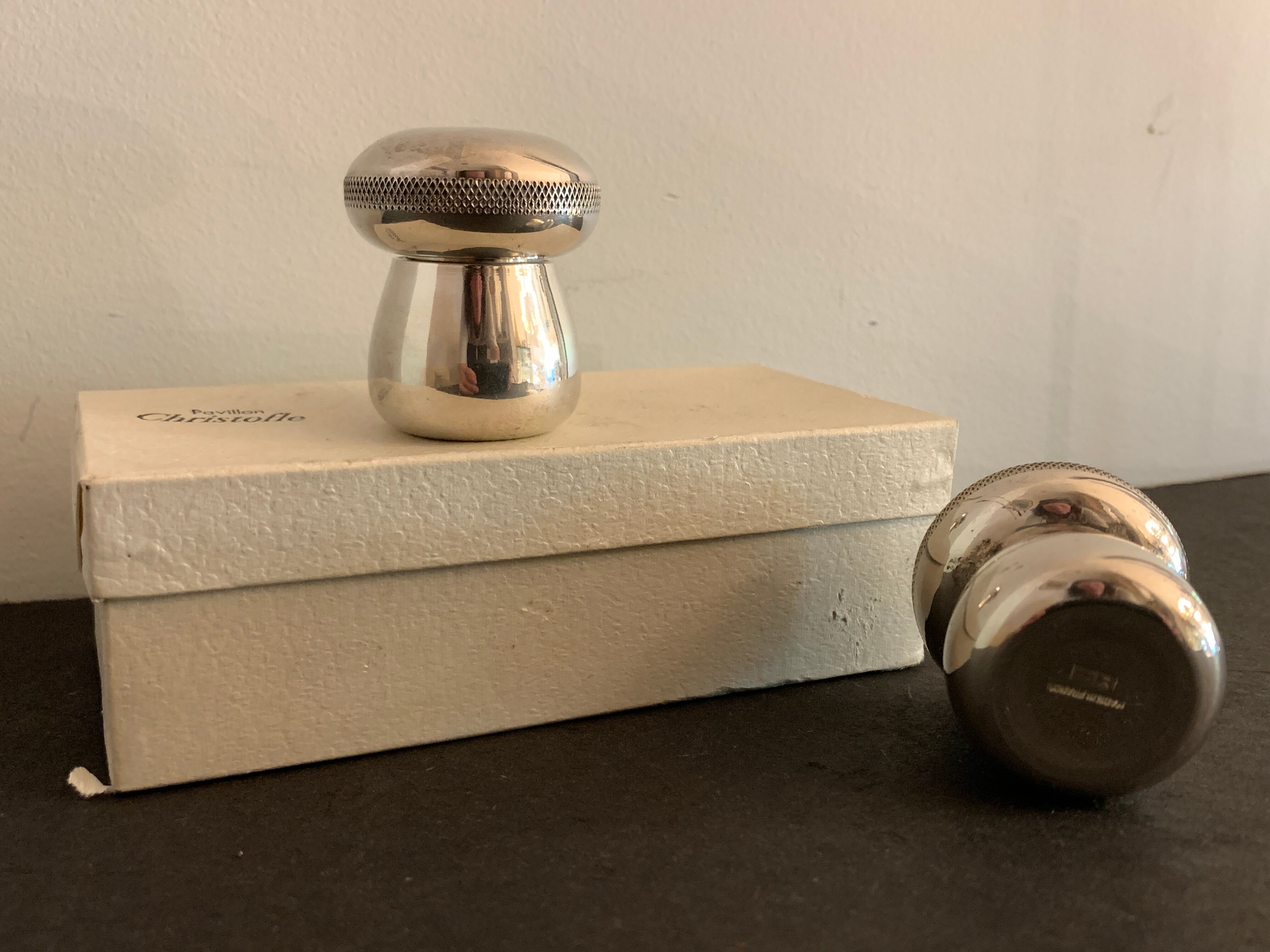 Salt and pepper mushrooms in silver metal Pavilion Christofle