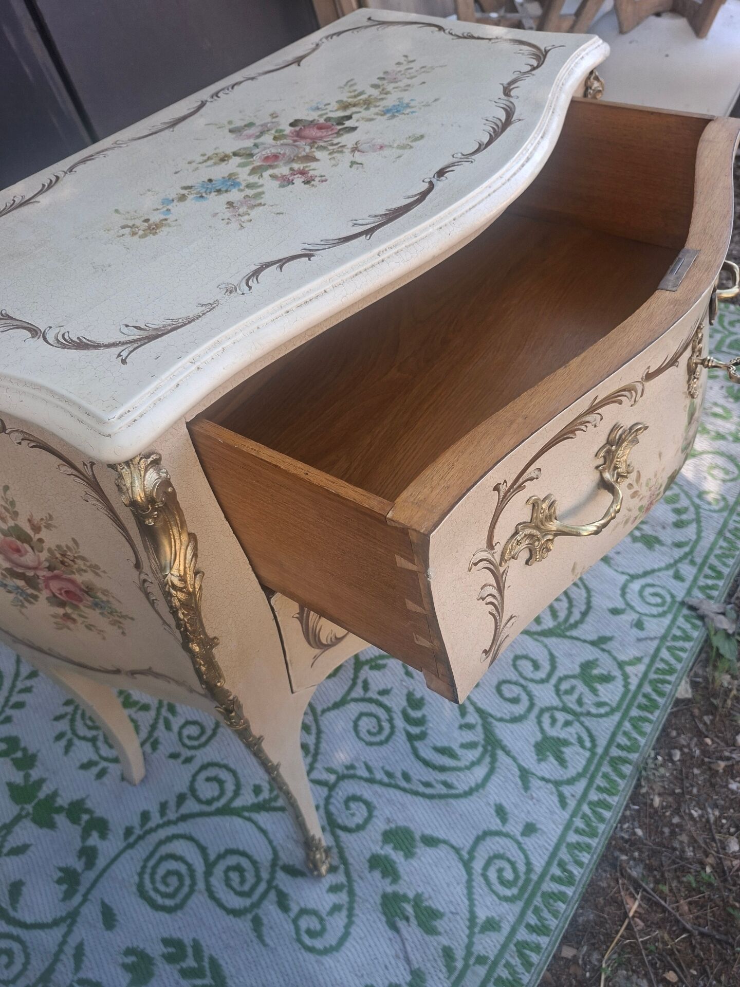 Venetian commode