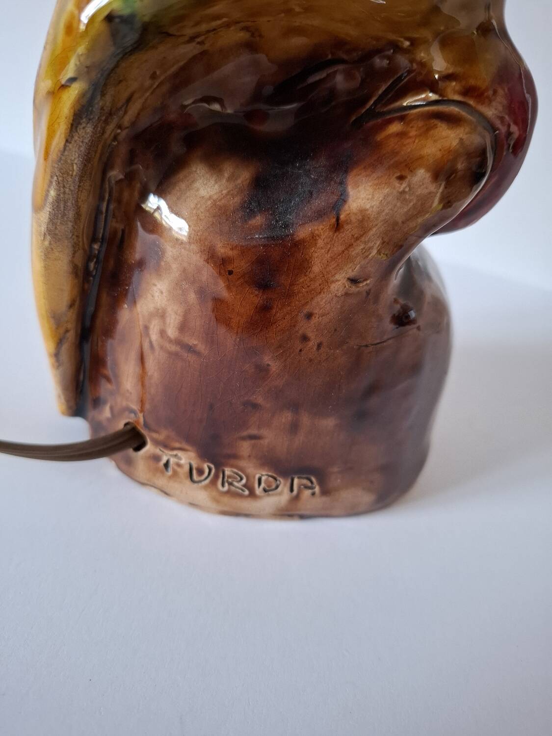 Zoomorphic ceramic lamp