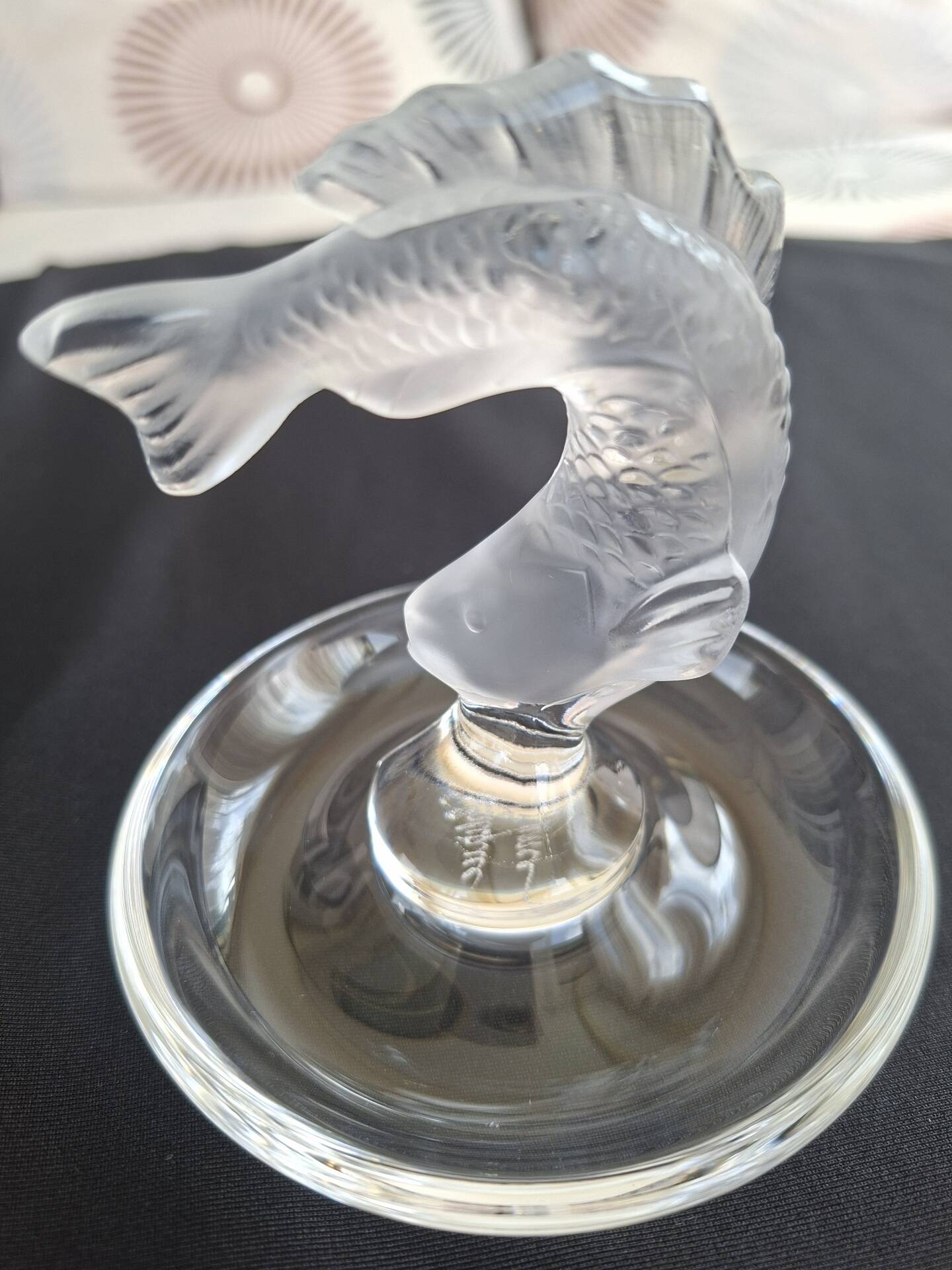 Crystal bowl stamped Lalique France – Fish motif