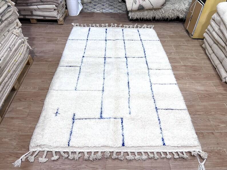 White and blue rug 250cmx150cm