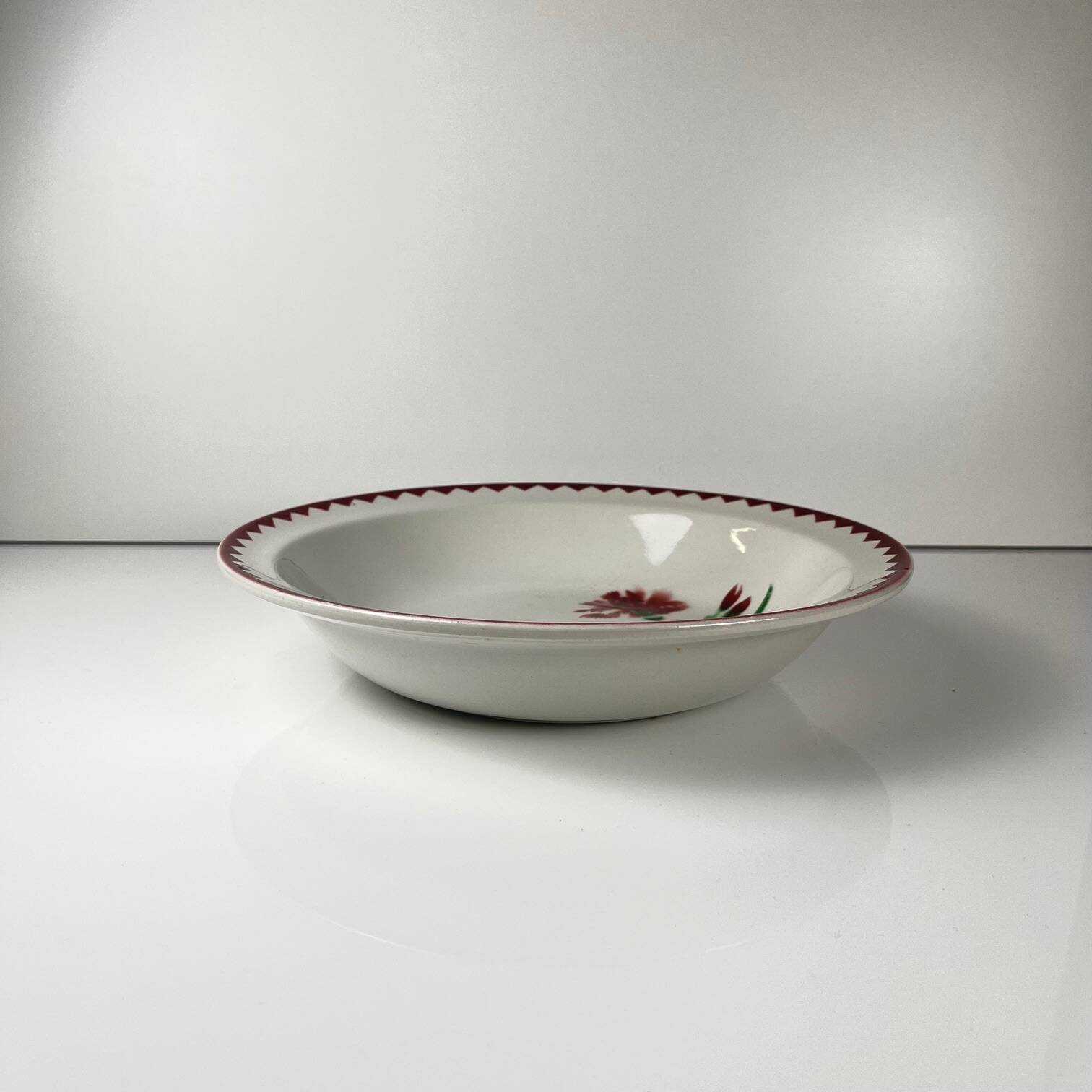 Large salad bowl with "Oeillet" rim, Sarreguemines, 1920-50