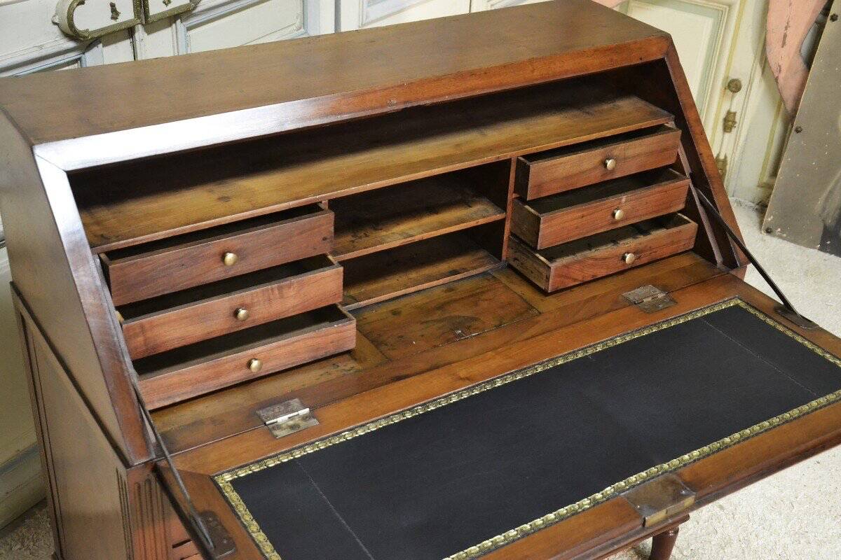 Bureau De Pente En Noyer d'époque Directoire
