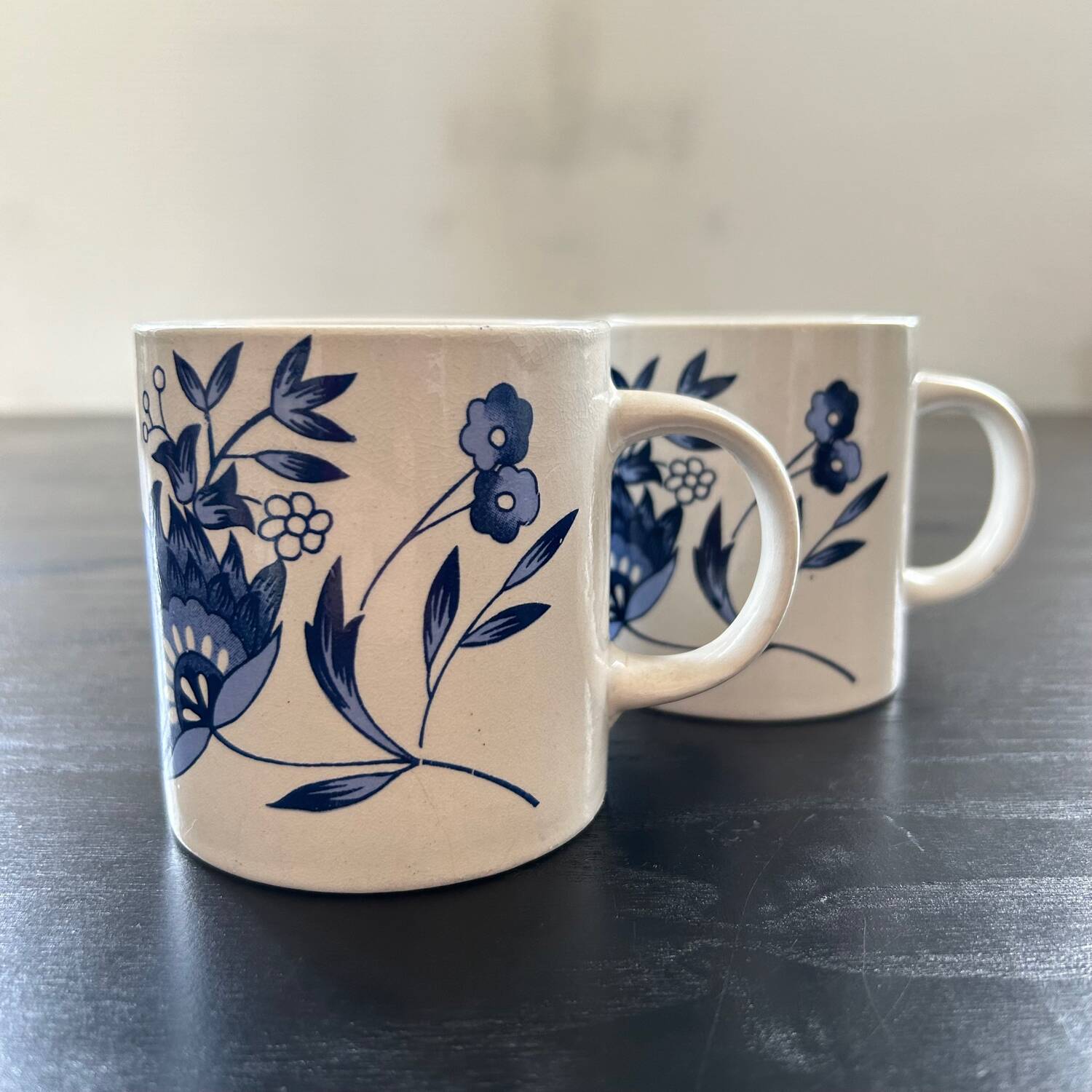 Pair of blue floral decor mugs