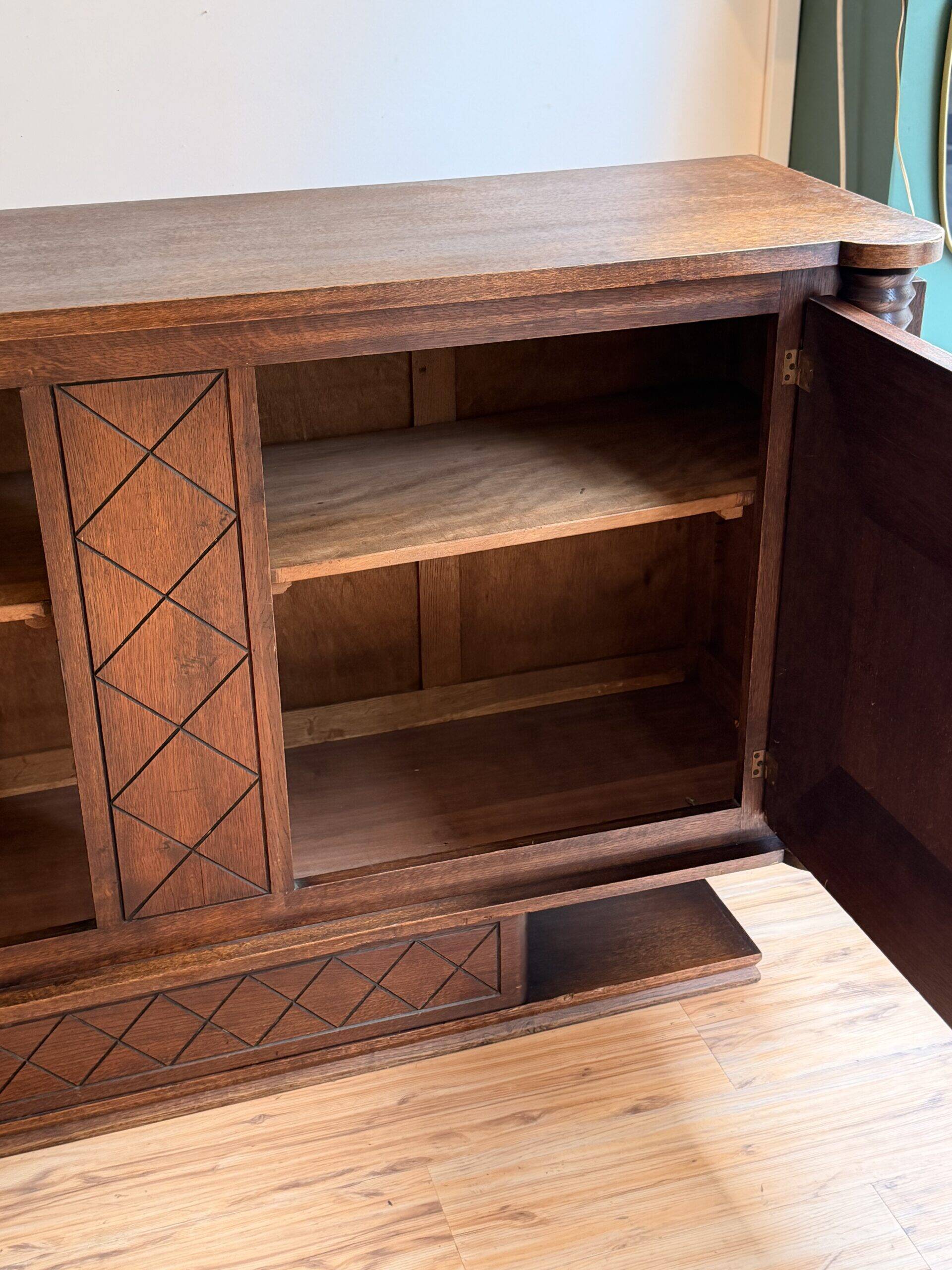 Buffet art déco, travail français vers 1940, dans l’esprit de Charles Dudouyt