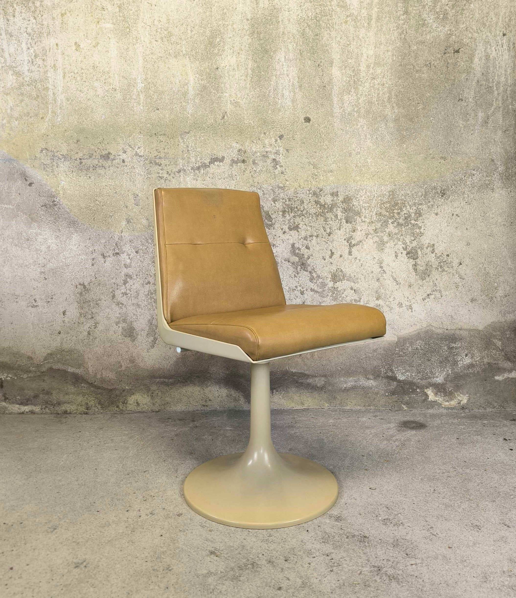 Vintage tulip leg chair.