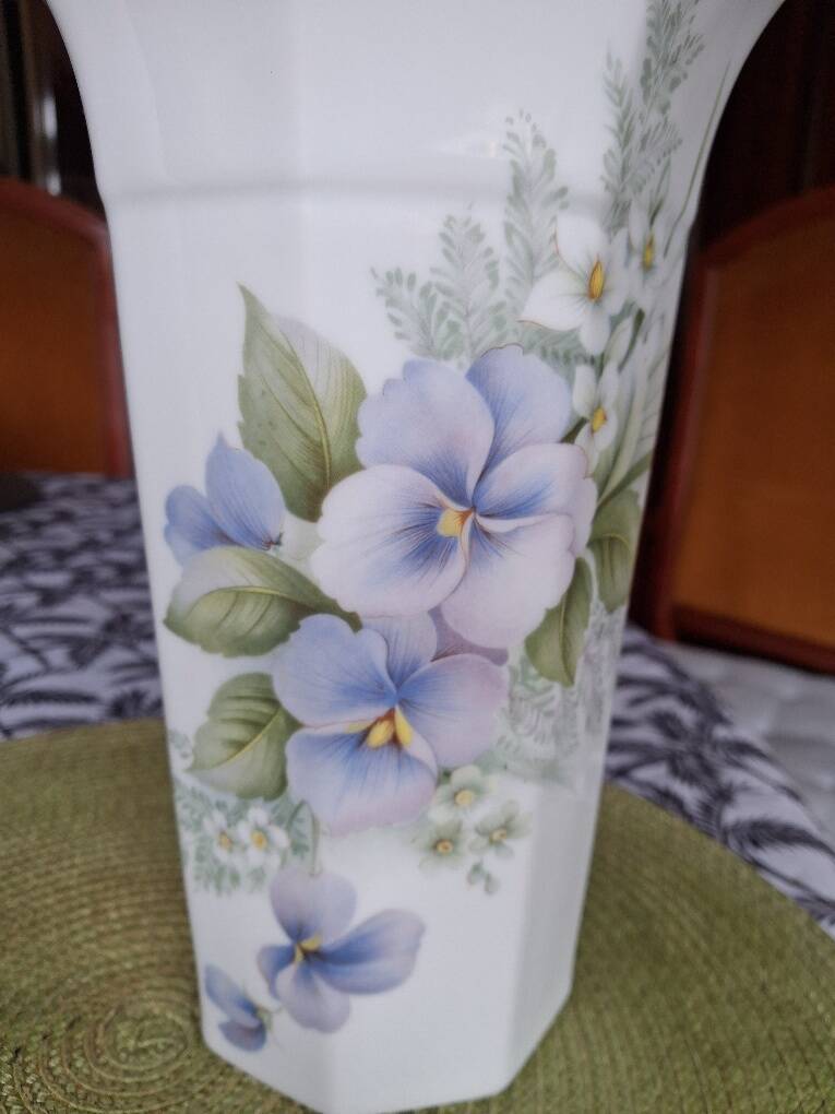Superbe grand vase octogonal Porcelaine Limoges France