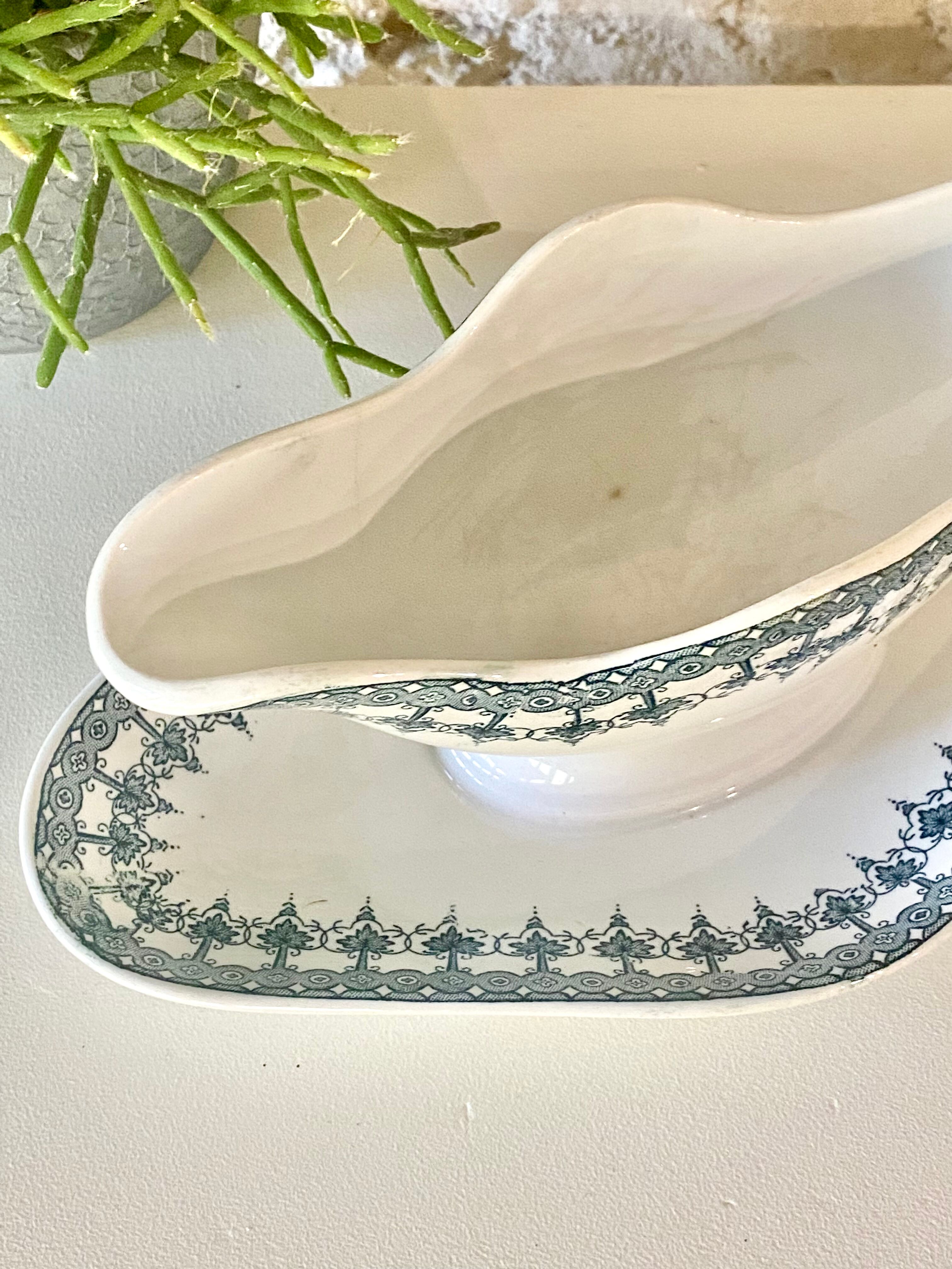 Gravy boat