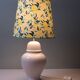 Lampe vintage en céramique blanche avec abat-jour citron, sur mesure