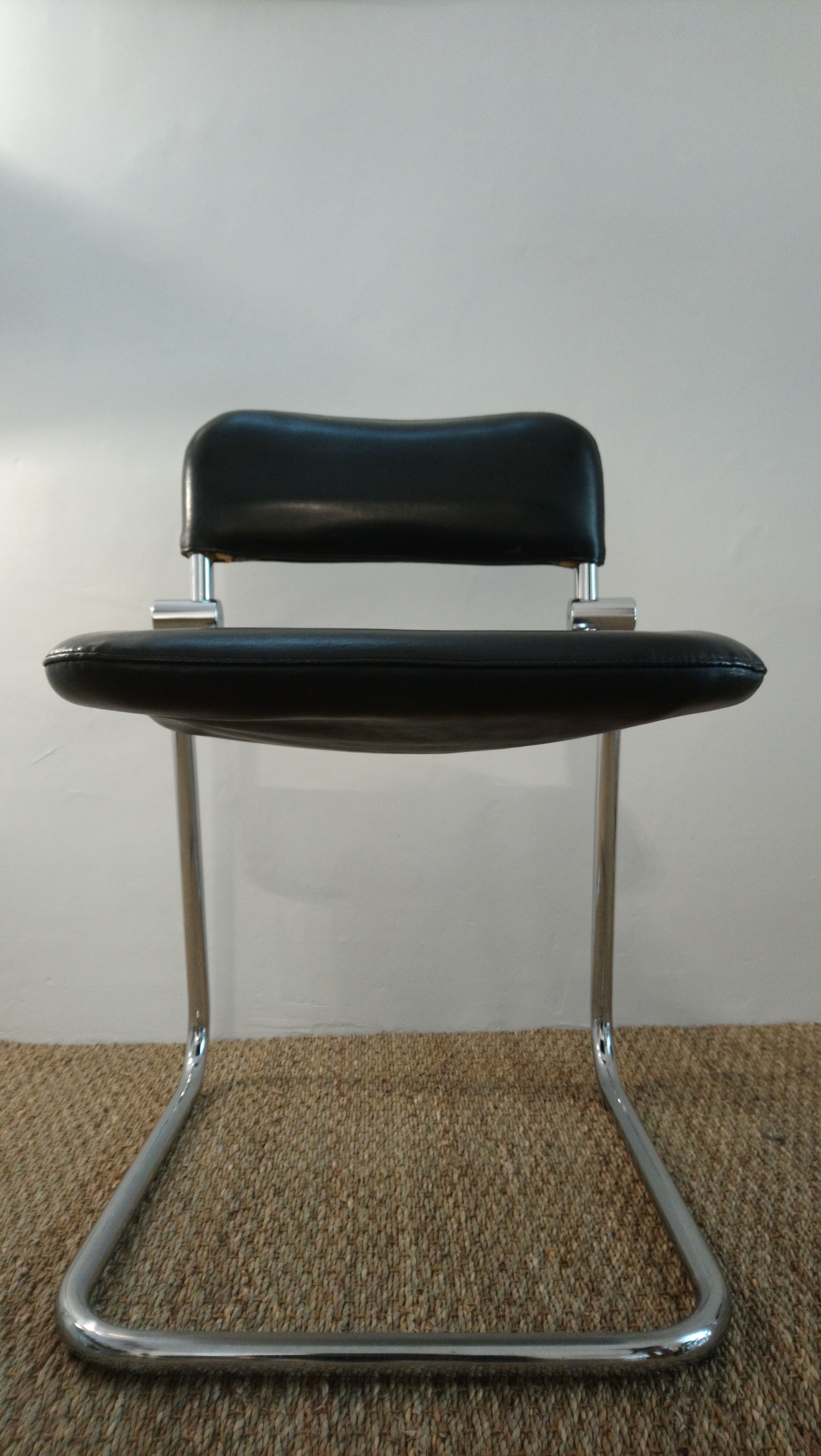 Set of 4 chairs black vintage chrome and leatherette