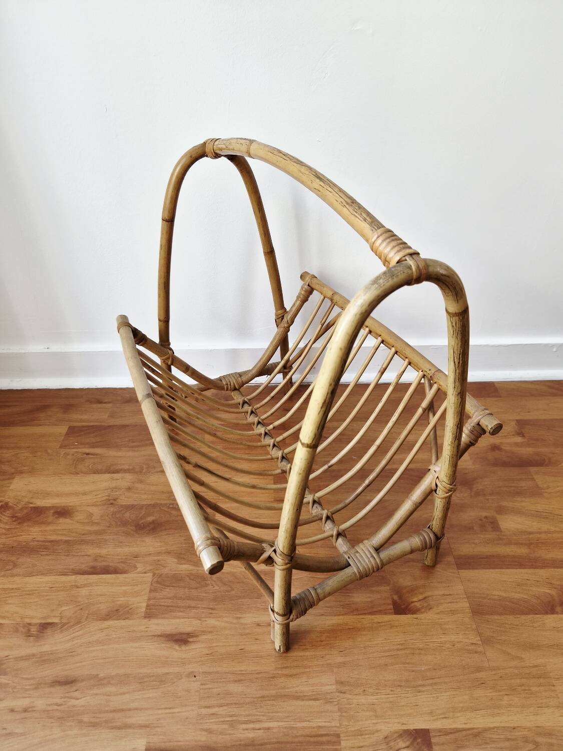 Vintage rattan magazine rack in bohemian style '1970s -