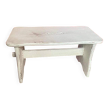 Small footrest bench, rustic, in patinated wood.