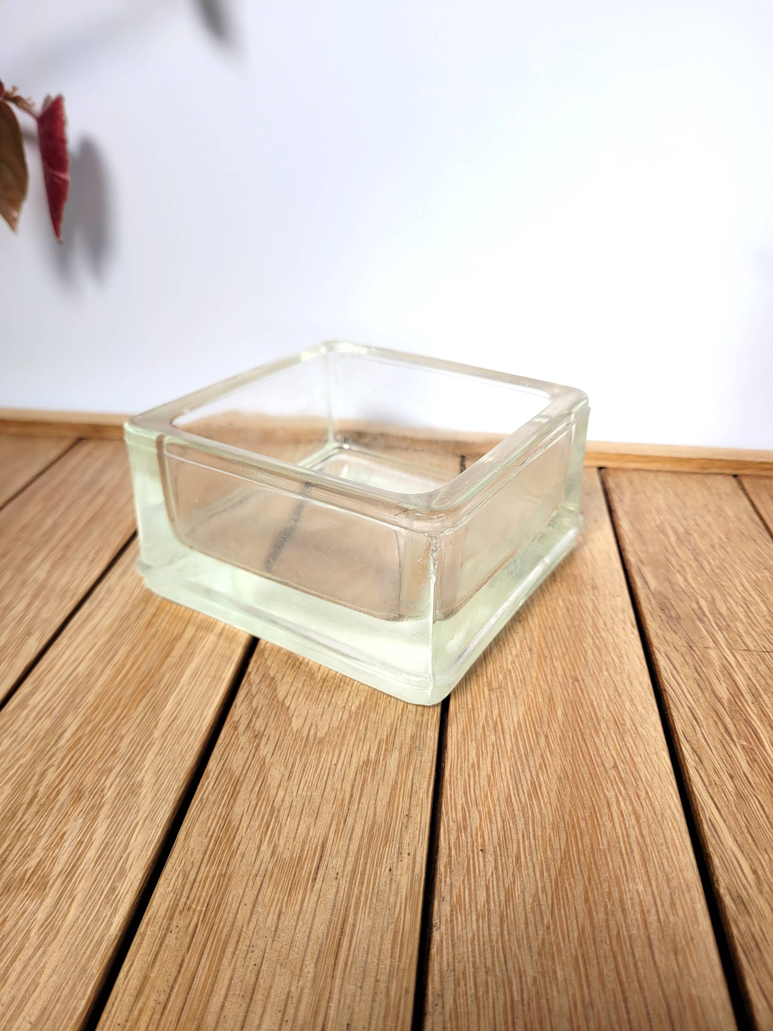 Ashtray or glass-paved pocket