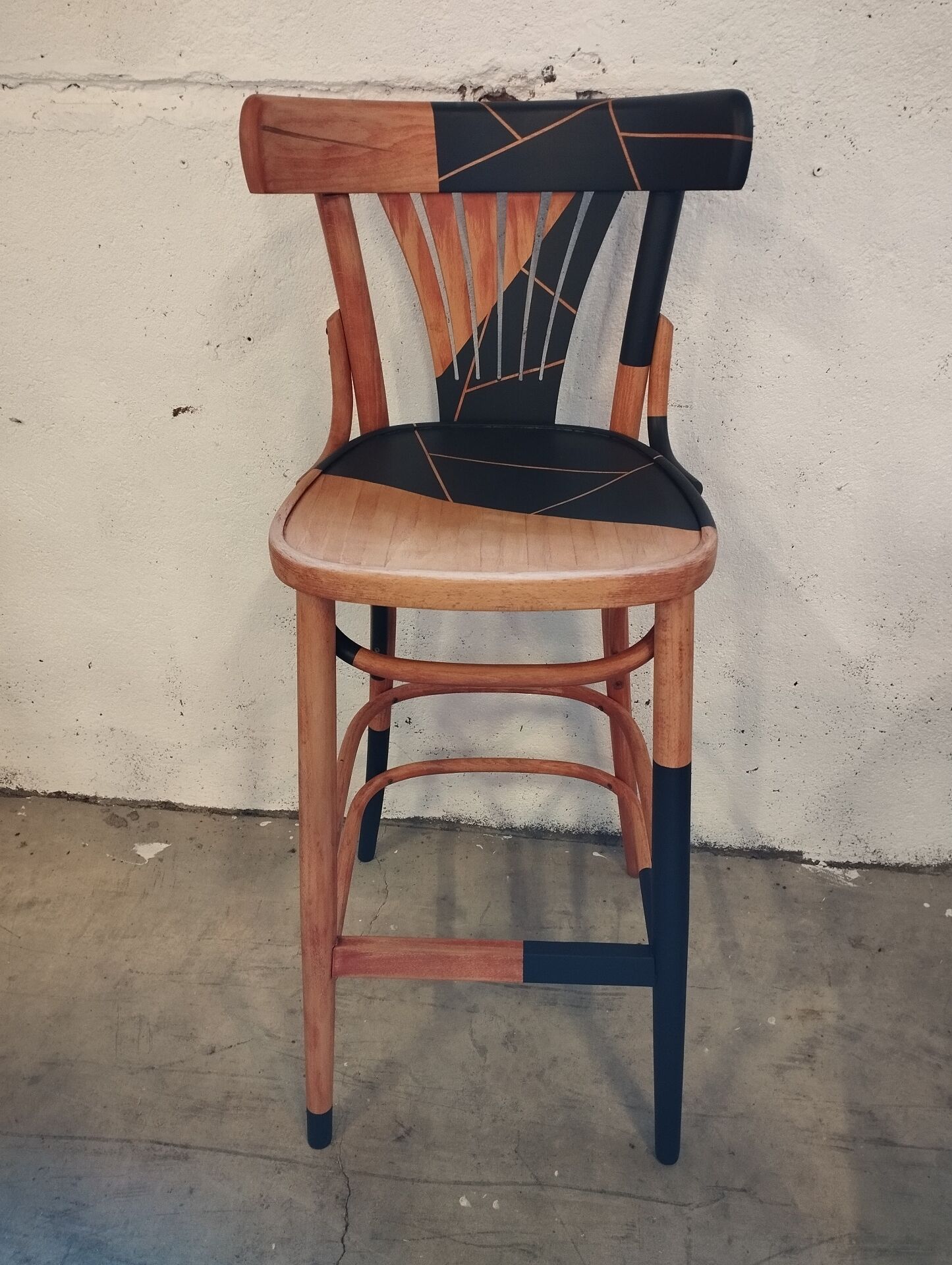 Bar stool