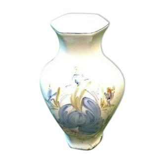 Vase à pans de forme hexagonale Céramique à décor floral
