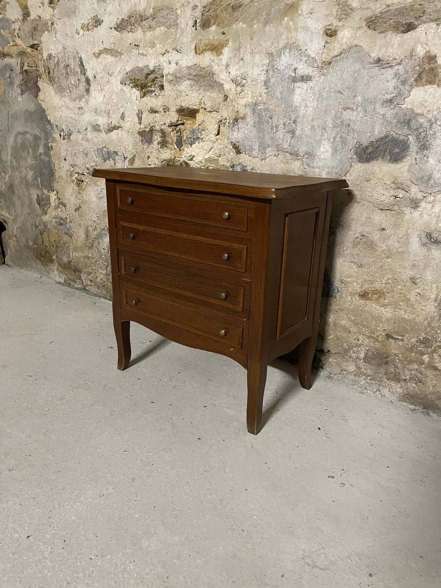 Petite commode couturière vintage en placage de chêne