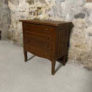 Small vintage sewing chest in oak veneer.
