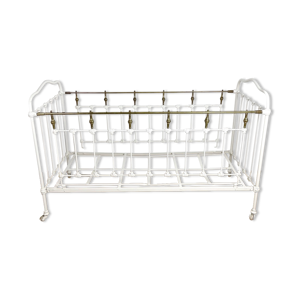 Ancien lit d'enfant banquette en fer forgé et laiton