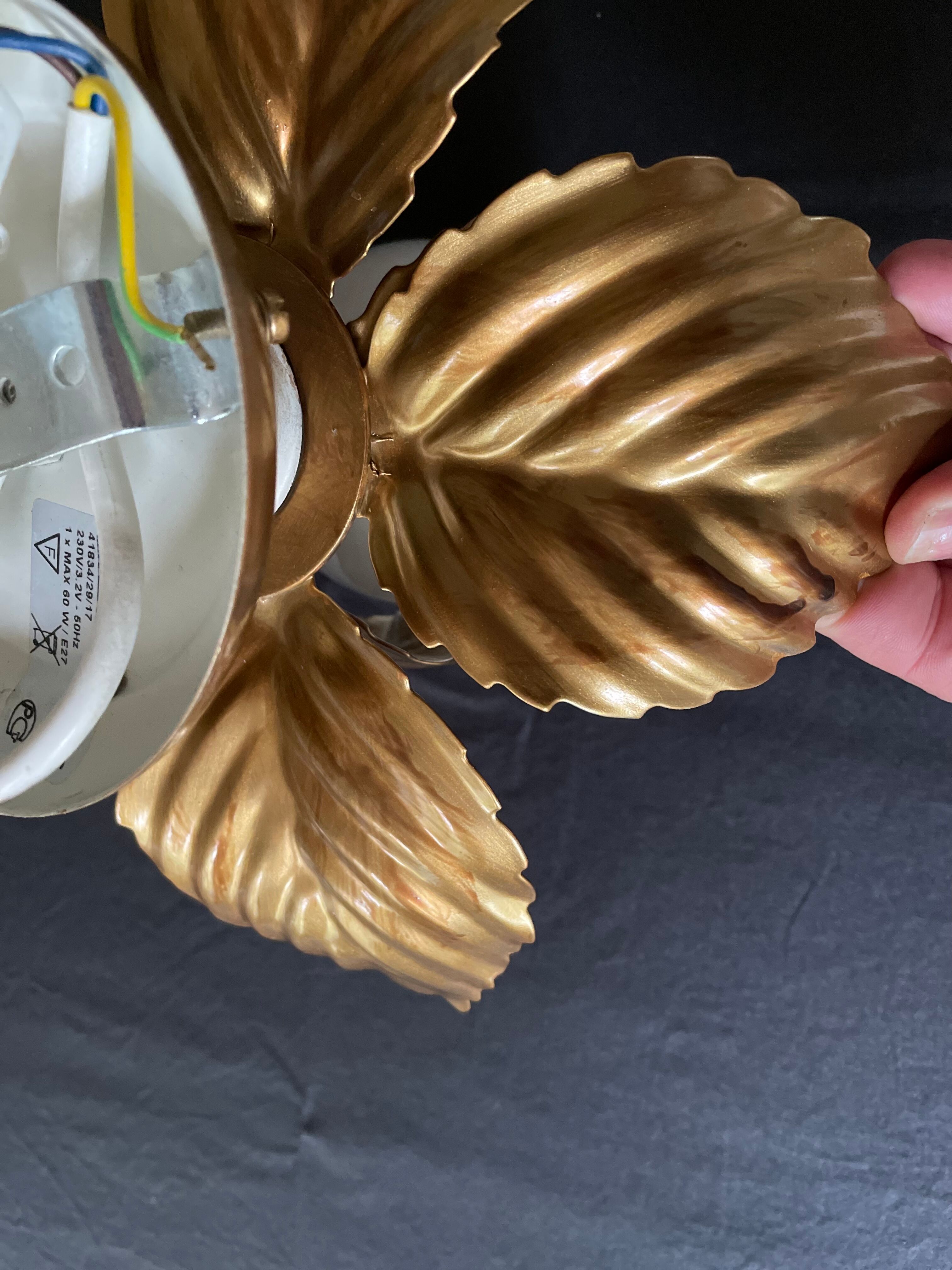 Wall lamp or ceiling lamp golden flower