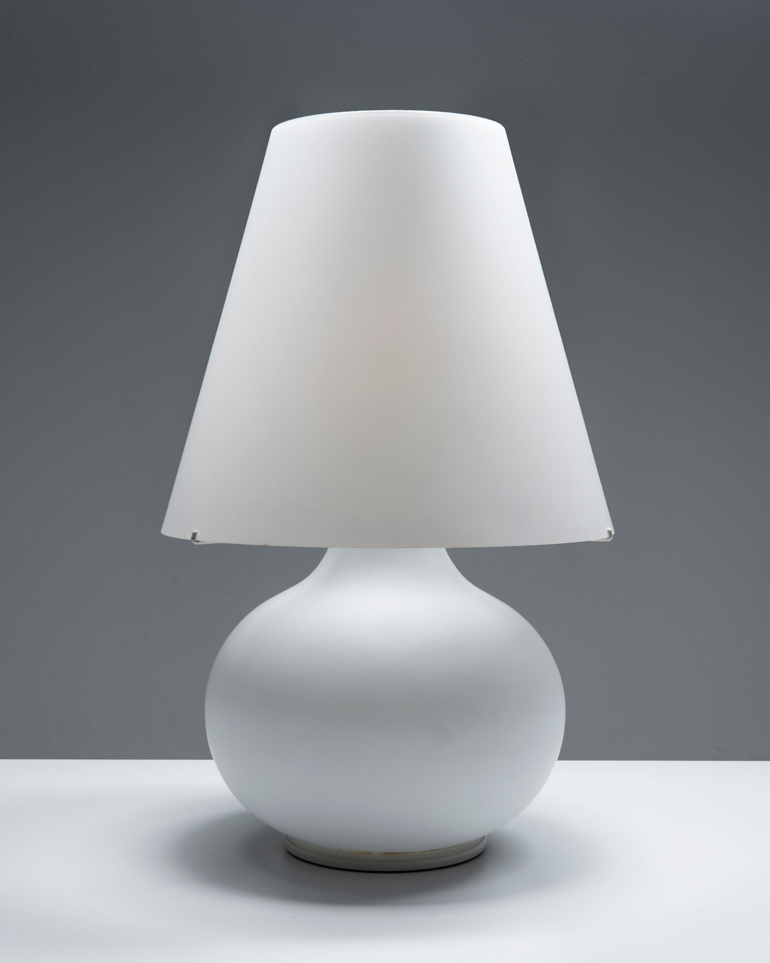 Lamp in white glass