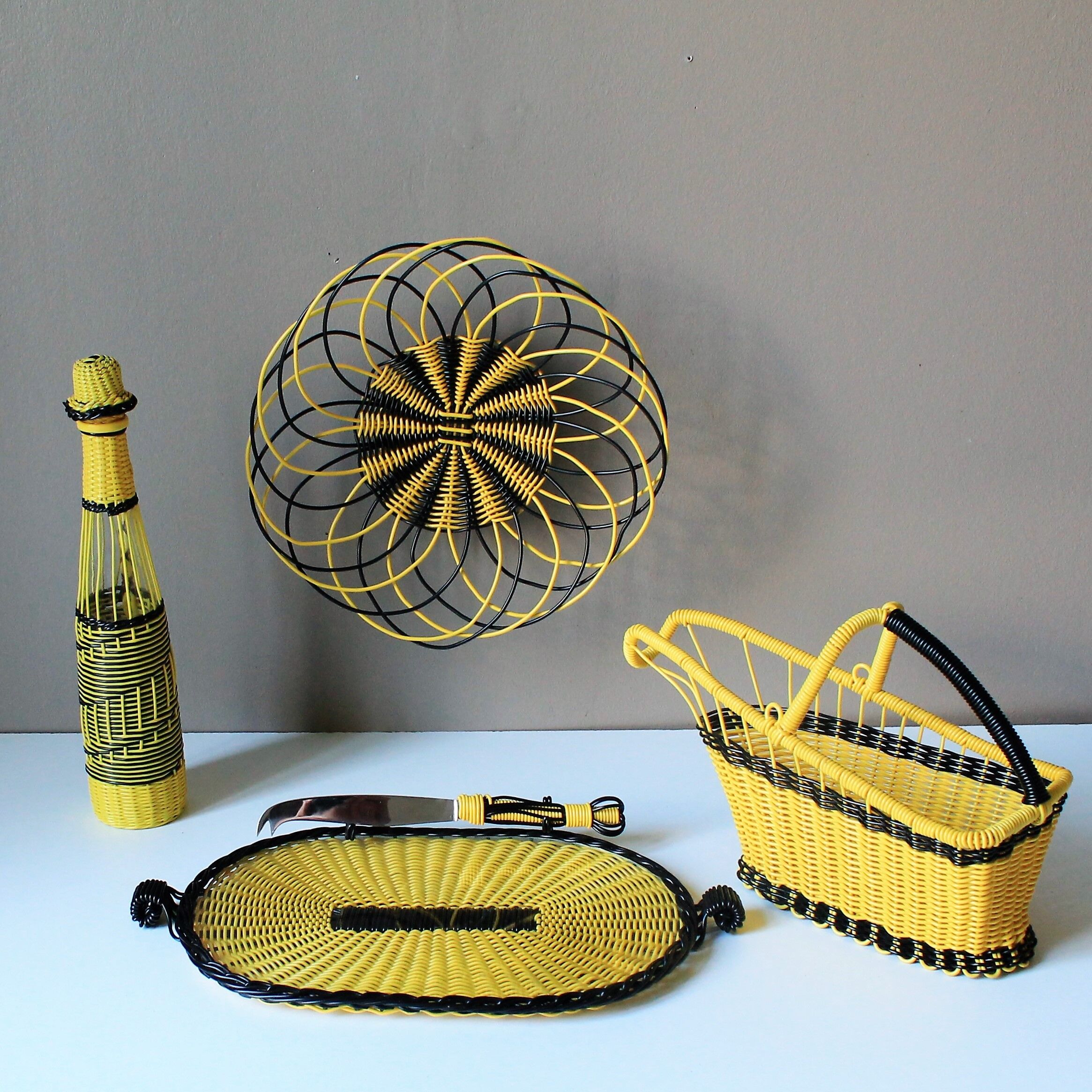 Bottle scoubidou yarn 70's