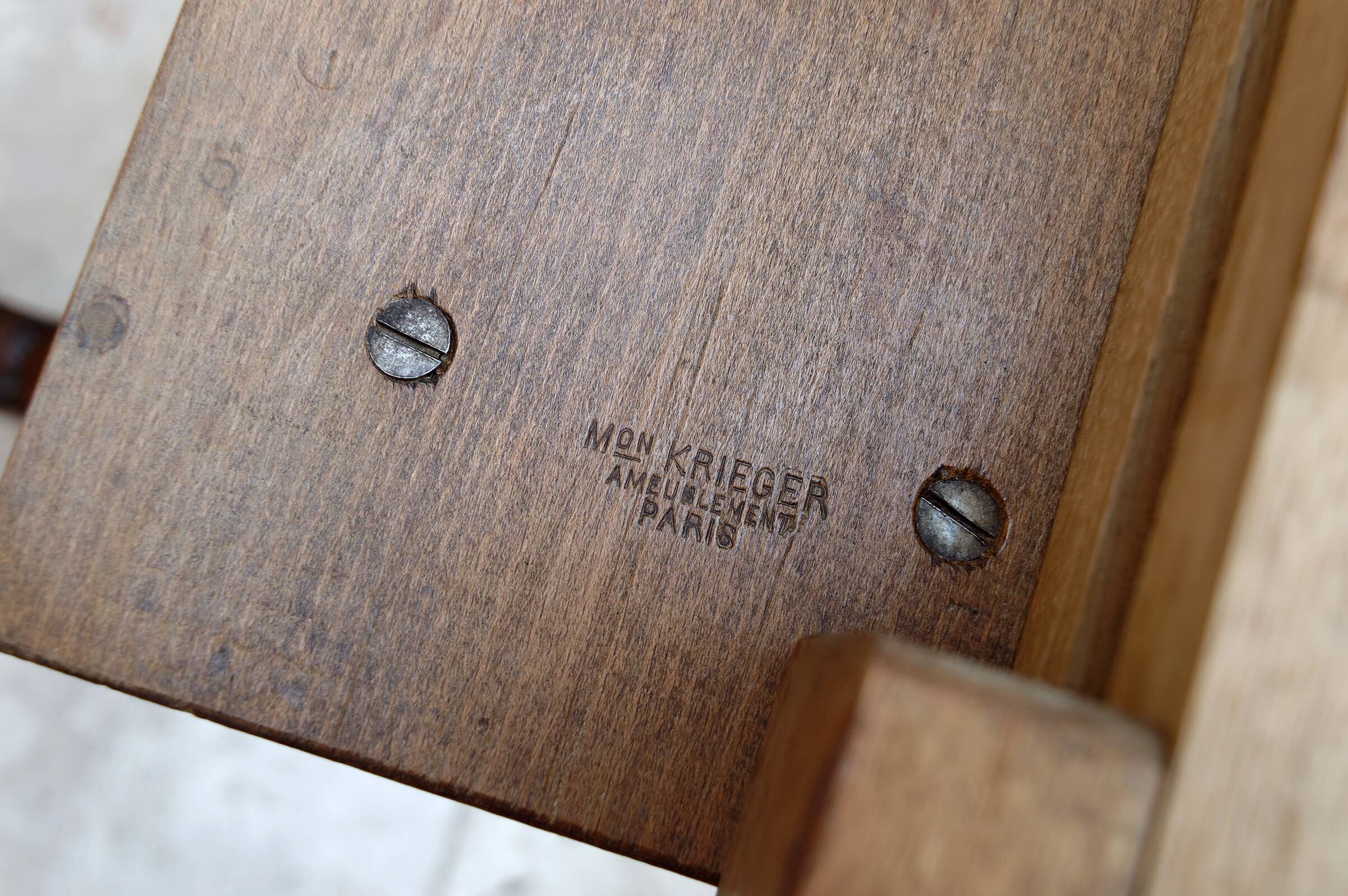 Dining room table by Maison Krieger, Art Nouveau, circa 1900, in solid oak