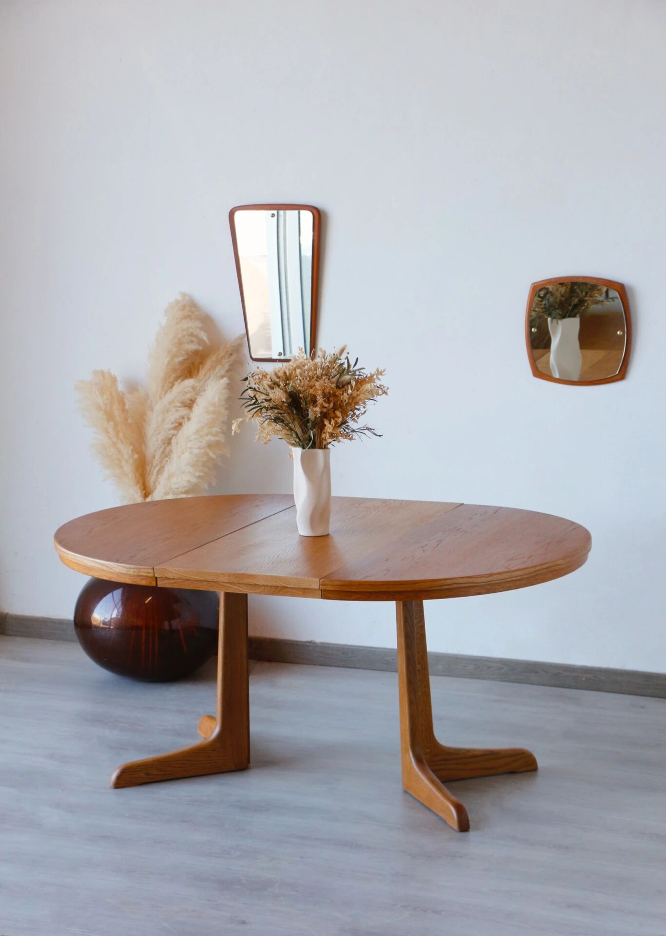 Vintage oak extendable dining table | Scandinavian design