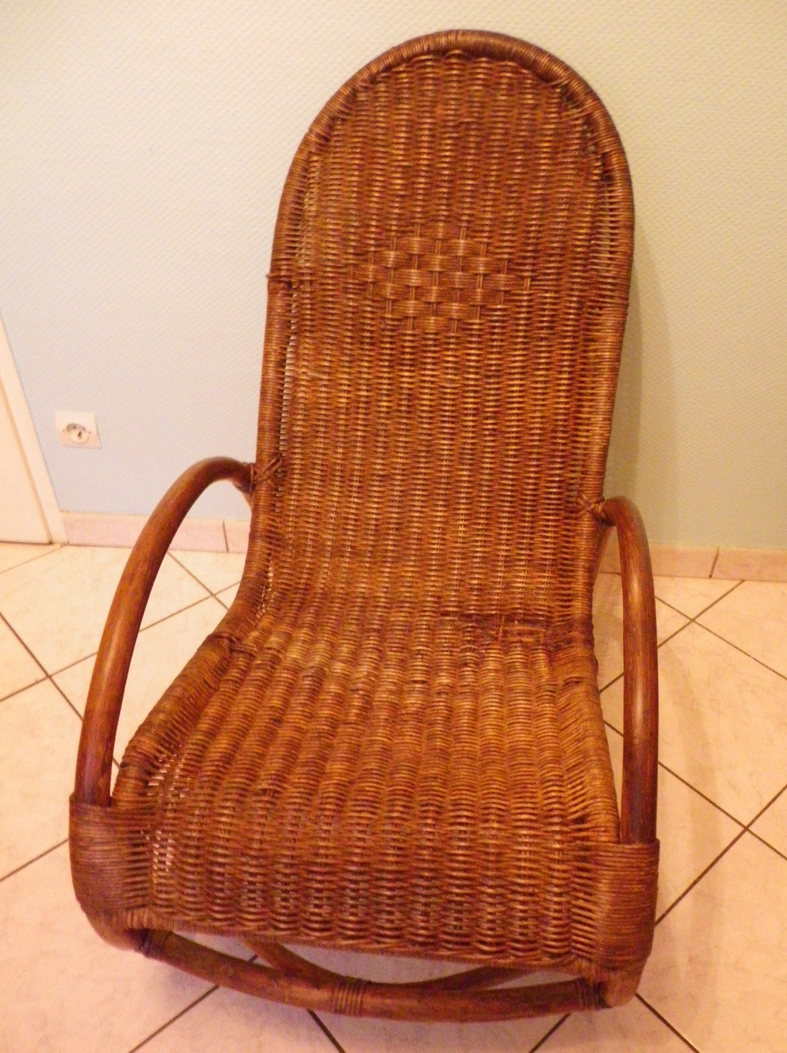 Rocking chair from the 70s in rattan and wicker
