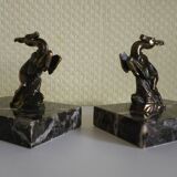 Serre livres avec antilopes