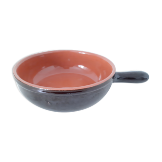 Old pan or pan in glazed earthened stoneware