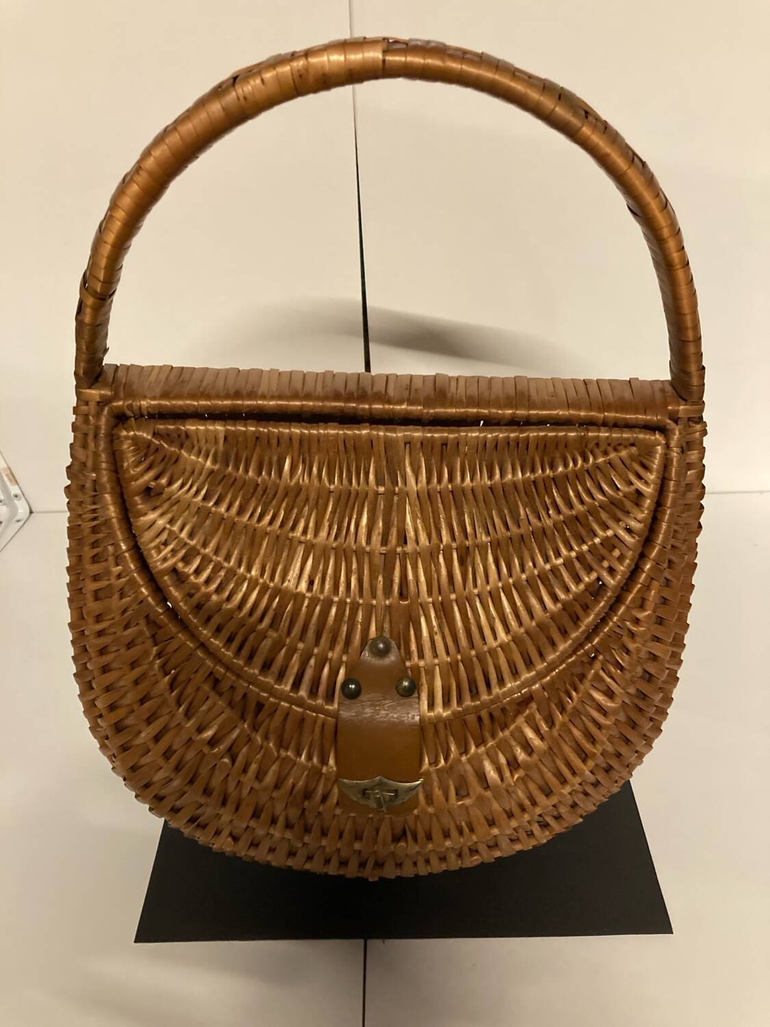 Vintage 70s wicker shopping basket